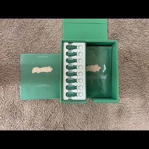 La Mer The Radiant Facial - 8 Treatments, Each w/ Priner & a 2 Piece Cotton Mask